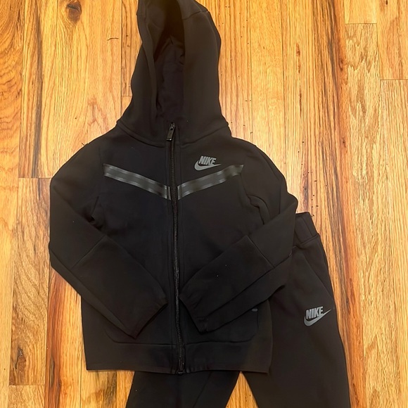 Nike Tech Sweatsuit